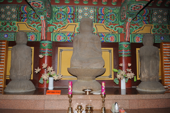 석조삼존불 석조삼존불