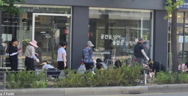폭염 속에서도 이어진 따뜻한 손길… 영통3동 주민들 환경정비 나서