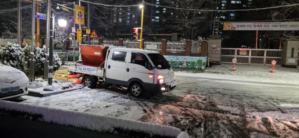 수원시, 제설 장비‧인력 투입해 제설 작업 총력