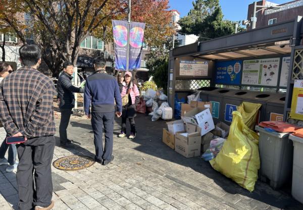 수원특례시, 새빛만남에서 나온 쓰레기 민원 해결 위해 행궁동 현장점검