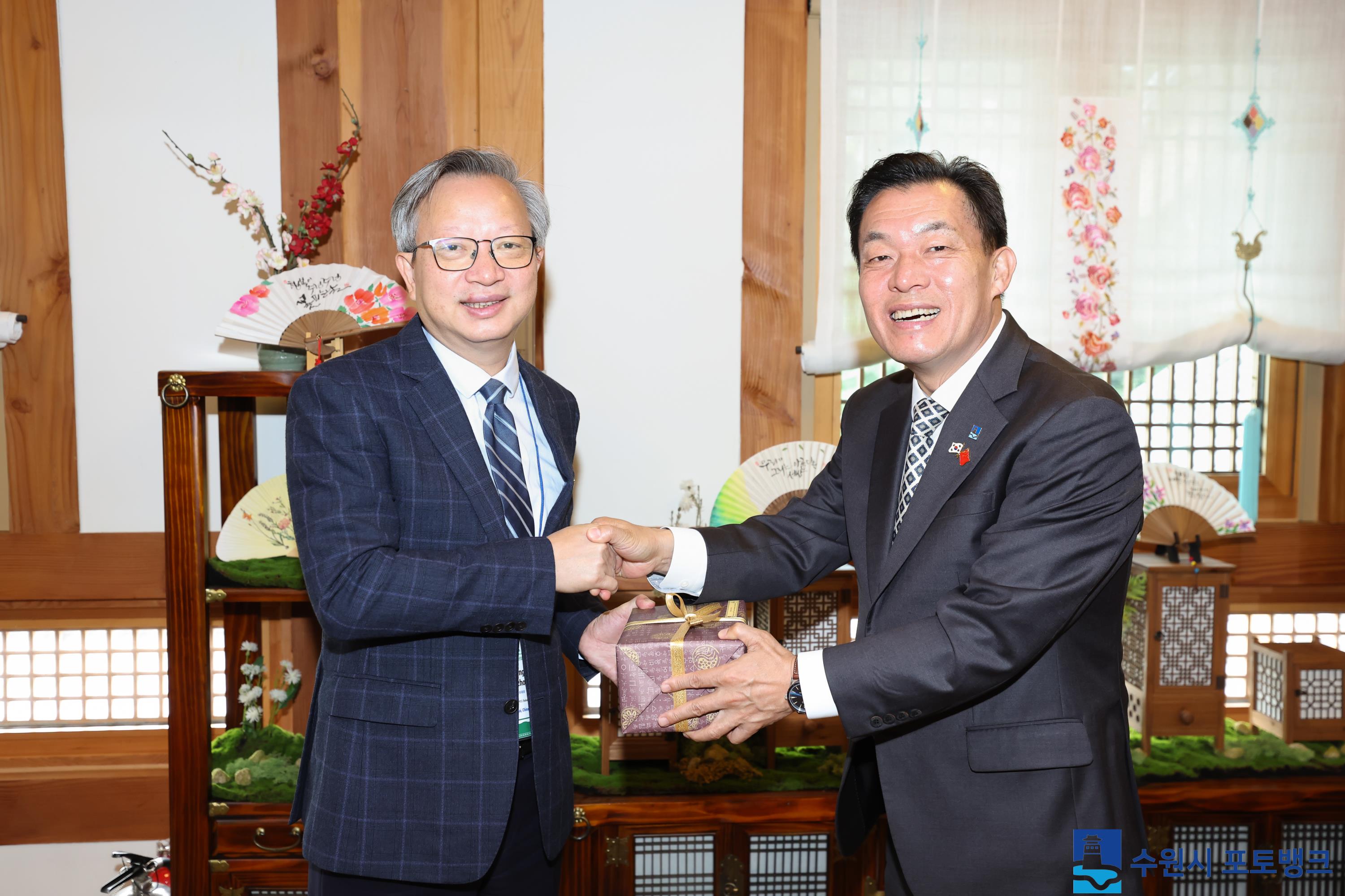 수원시장 예방