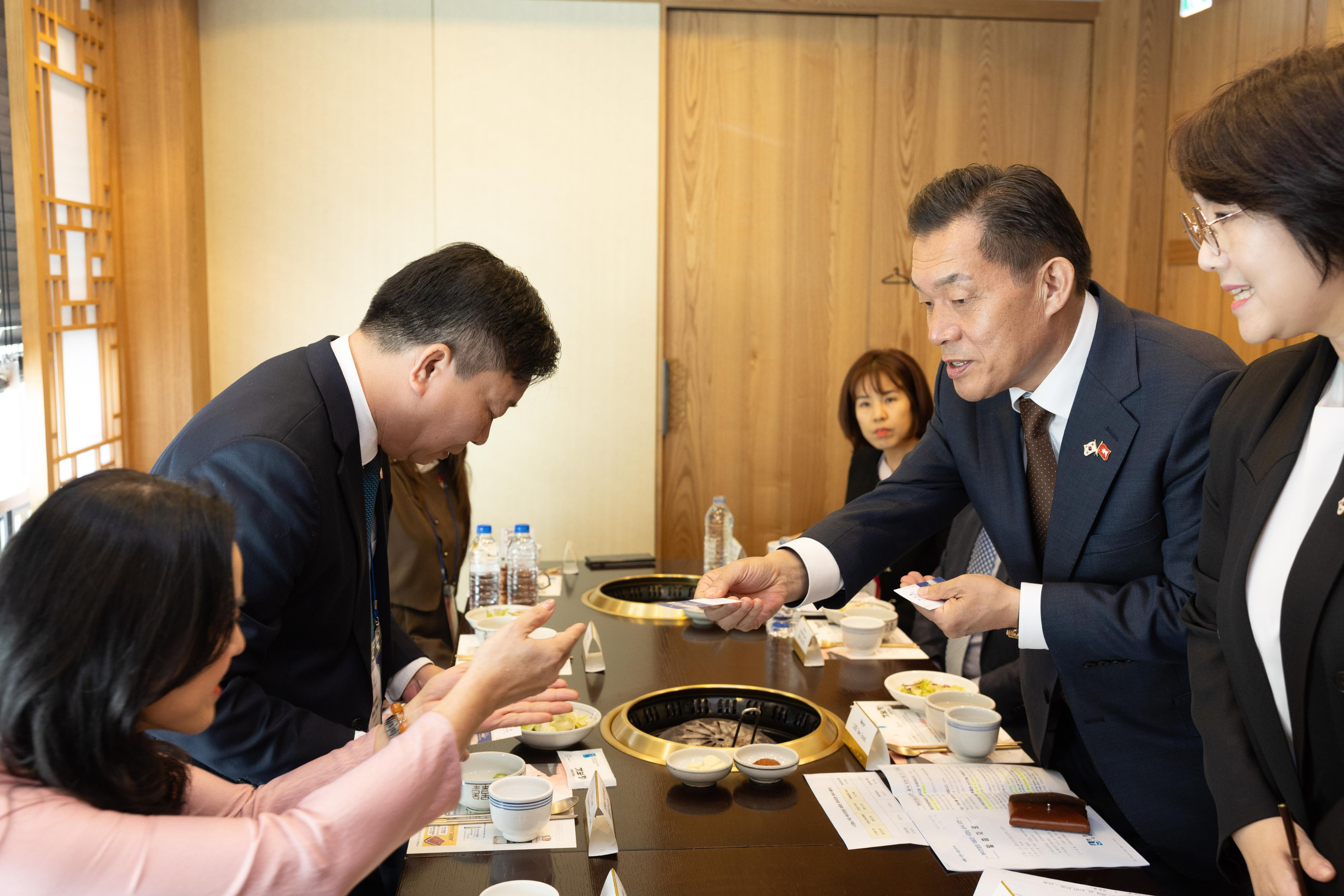 시장 주관 오찬