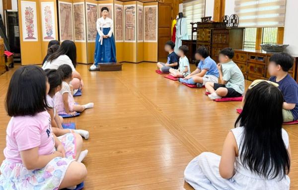 "한 잔으로 배우는 예절과 효" 수원 드림스타트, 아동 대상 전통문화 체험