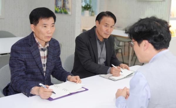 "특이민원으로 고통받는 공무원들, 혼자 고민하지 말고 언제든 연락주세요!"