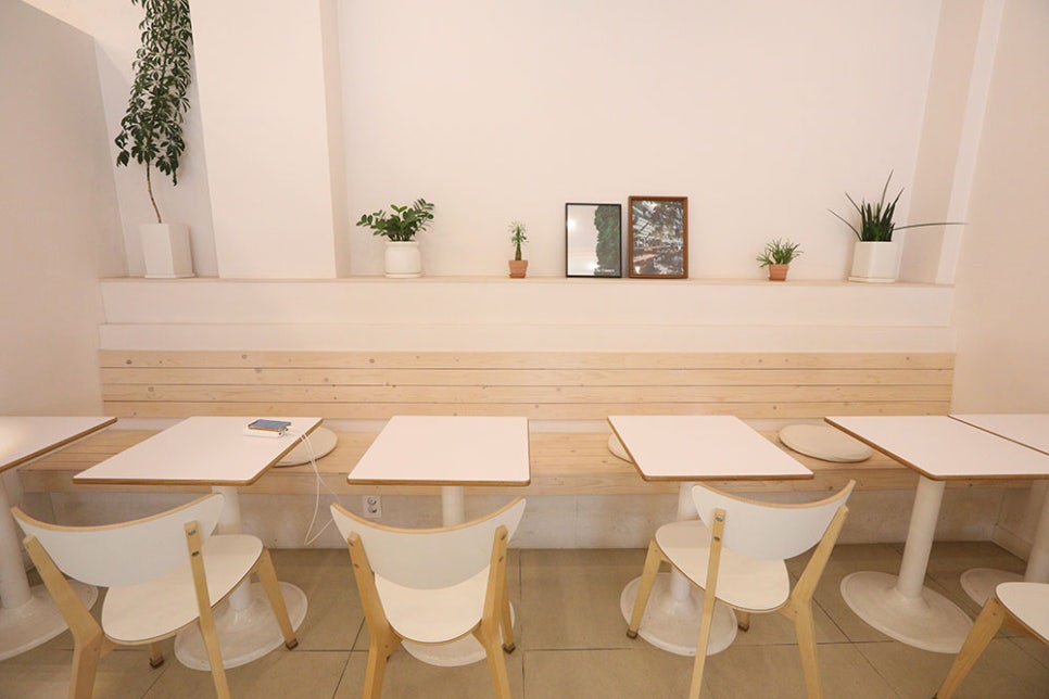 호주 유학을 다녀오신 사장님이 유학 가서 처음 살았던 동네 이름이 웨이컬리라며 지어진 카페 이름. 그때 받았던 좋은 기억을 함께 나누고 싶다는 사장님 ^^