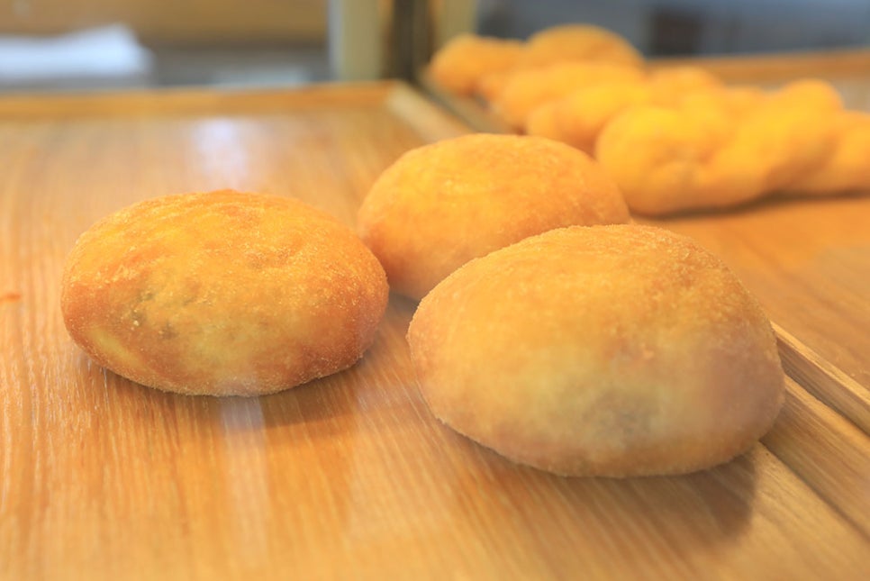 어떻게 하면 더 맛있게 나올지, 손님들이 어떤 제품을 더 좋아할지 늘 고민하신다는 사장님. 맛을 가장 최우선으로 두신다고 합니다.