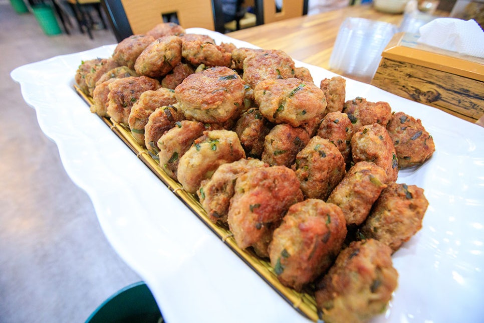 팩으로 판매하는 반찬뿐 아니라 카레나 짜장, 떡갈비, 소 불고기, 돼지고기 김치찜 등 다양한 요리들도 따로 구매하실 수 있는 곳이기에 많은 분들이 애용하고 있어요.