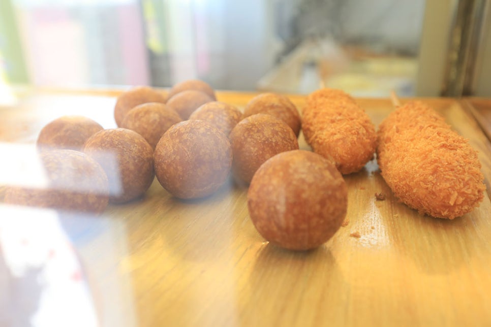 직접 반죽해 하나하나 정성 들여 만드는 수제 간식 맛집! 요즘처럼 비싼 물가에 착한 가격으로 판매하는 명랑 꽈배기 한번 드셔보세요~^^