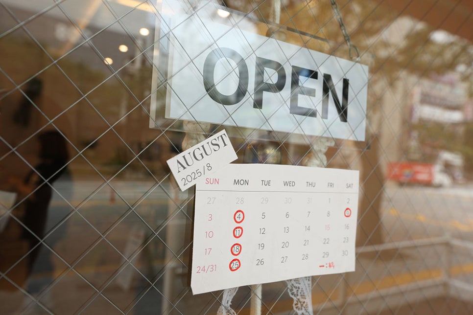 웨이컬리는 오전 9시부터 오후 9시까지 운영하고요. 매주 월요일은 정기 휴무입니다. 주차는 가게 뒤편 1-2대 가능하나 협소하오니 참고해 주시면 좋을 거 같습니다. https://www.instagram.com/_wakerley/#