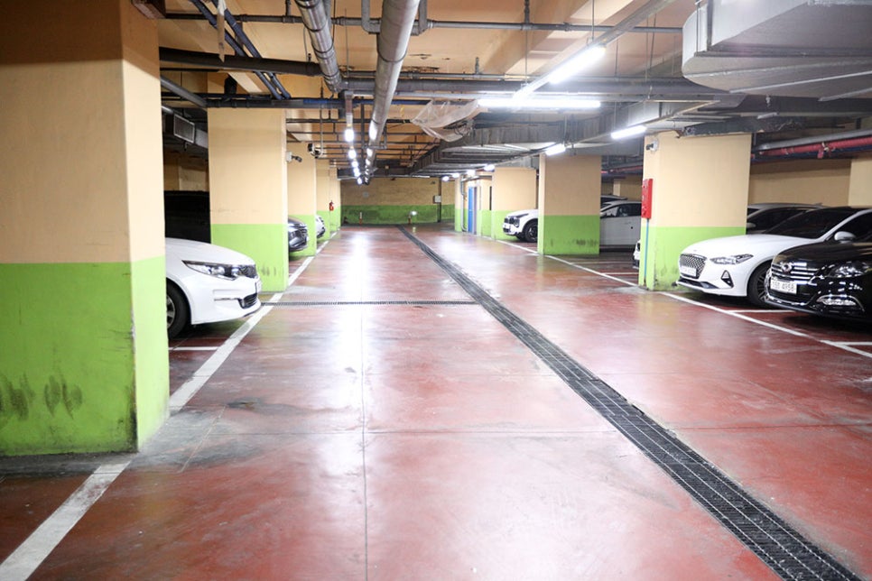 원사우나는 오전 5시부터 오후 6시까지 운영하며, 매주 화요일은 정기 휴무입니다. 주차는 지하 2층에 마련돼 있으며, 시간 제한 없이 목욕하는 동안 자유롭게 이용가능하니 참고하시면 좋을거 같아요.