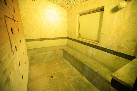 남탕 내부에는 습식 사우나와 건식 사우나를 함께 운영 중이니 취향에 맞춰서 이용하시면 될 거 같아요.