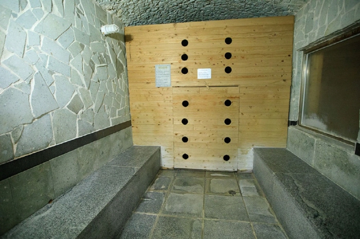 여탕에는 무려 4개의 사우나를 즐길 수 있는데요. 다이아몬드 사우나, 맥반석 사우나, 습식 사우나, 건식 사우나 등 다양한 사우나를 즐길 수 있어 사우나 맛집으로 통하는 곳이랍니다 ^^