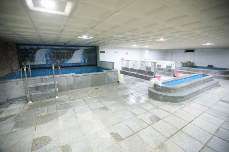 가장 중요한 수질관리부터 청소와 위생, 그리고 냄새까지 중요하게 관리하고 있기에 30년이라는 세월이 느껴지지 않을 만큼 쾌적하게 운영되고 있는 모습입니다.