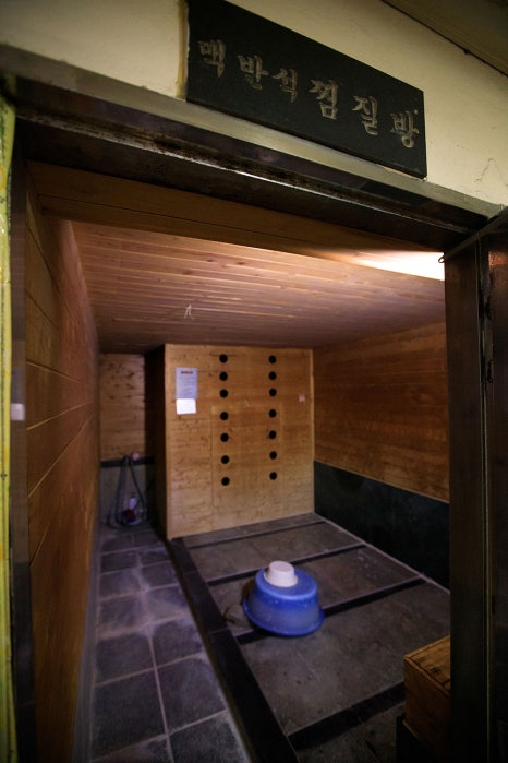 여탕에는 무려 4개의 사우나를 즐길 수 있는데요. 다이아몬드 사우나, 맥반석 사우나, 습식 사우나, 건식 사우나 등 다양한 사우나를 즐길 수 있어 사우나 맛집으로 통하는 곳이랍니다 ^^
