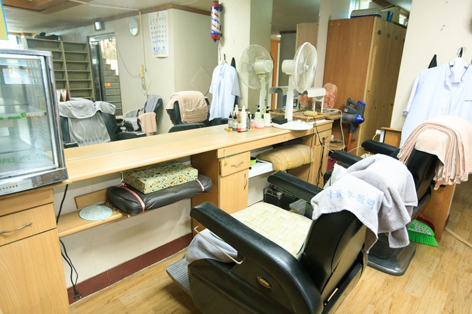 남탕에는 이발소가 운영되고 있으니, 목욕도 하고 이발도 하려는 분들에게는 딱일 거 같아요^^