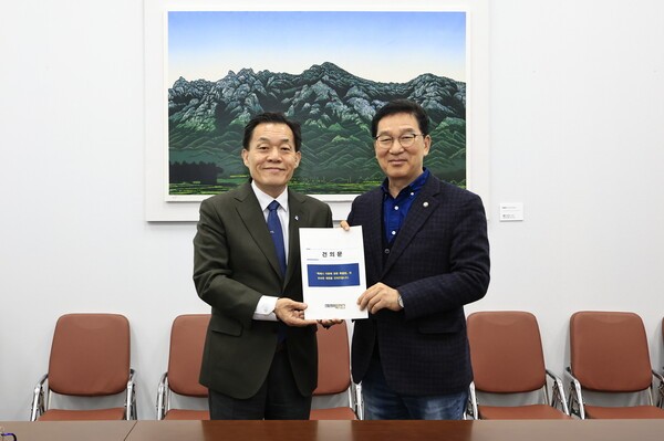 20251210 행안위 간담회(특례시 지원 특별법 제정 건의문 전달)