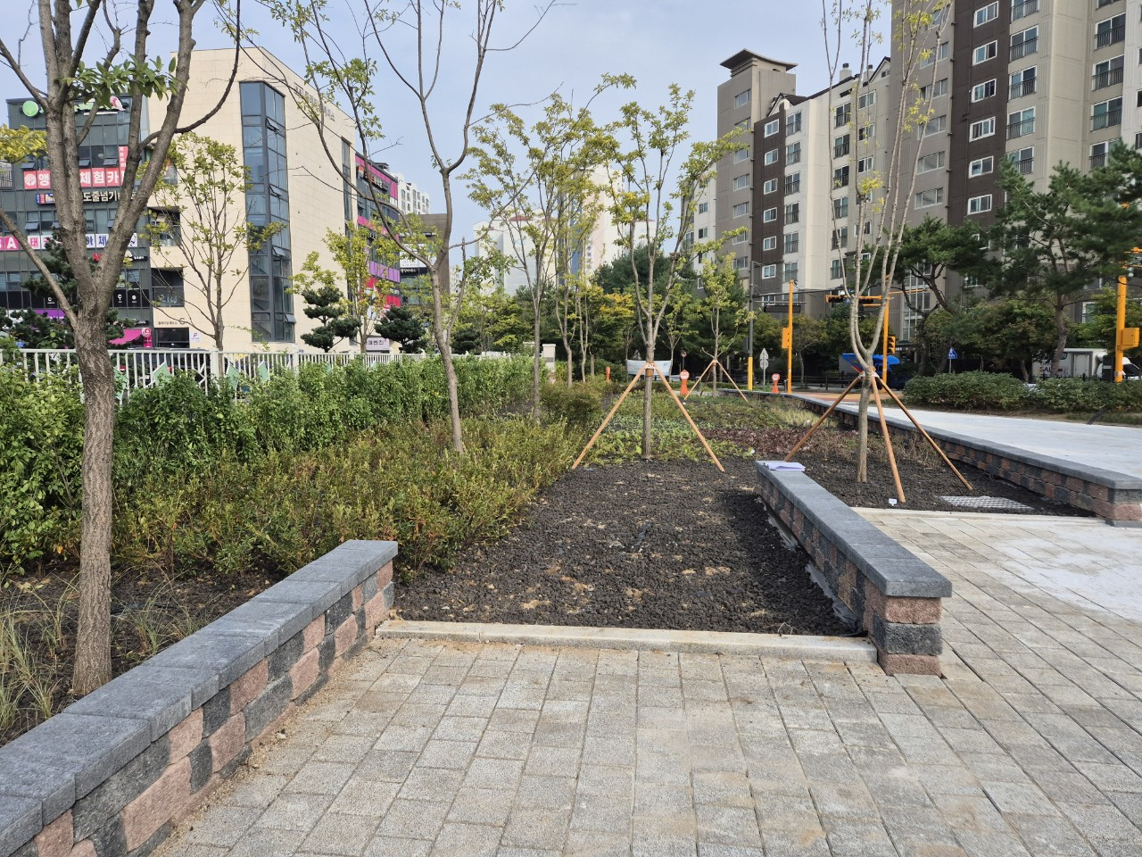 쌈지공원 조성 사업 후 망포동 공공공지 사진
